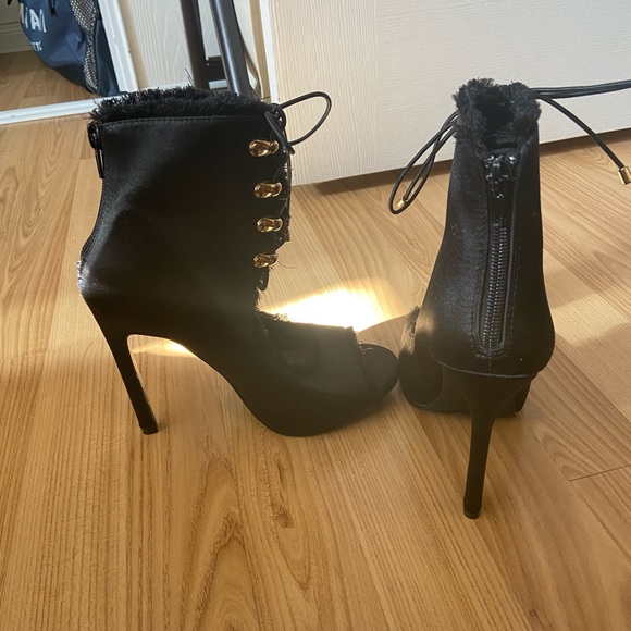 Shoe Dazzle Black Lace Up Heels - Picture 2 of 3